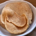 カレーの店 ガン爺 - お通し(エビセン)