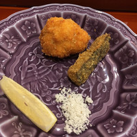 馳走 こんどう - 揚げ物：白子、大浦牛蒡 天ぷらではなくフライ。白子がアツアツ！大好きな白子。 大浦牛蒡は歯ごたえがあり、香りも高いです。