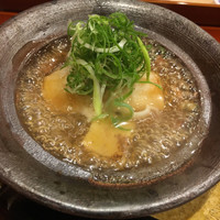 馳走 こんどう - すっぽん、海老芋、粟麩 土鍋アツアツ。ぐつぐつ。海老芋はねっとりと。粟麩はもっちりと。 すっぽんは身と皮と。いい出汁がでますね。