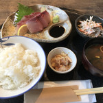 魚屋旬彩 銚釐 - カンパチ刺し 950円