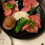 Sumiyaki Horumon Kosumi - いい肉盛り