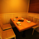 Shunno Ogochidokoro Tamaya - ゆったり落ち着ける半個室テーブル席