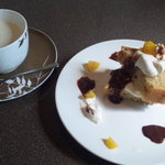 4シーズンズカフェ ハンナリ - マロンケーキ（酵母ケーキにマロンホイップとマロンチョコのコラボ♪）、マロンホイップのウインナコーヒー