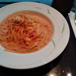 pastauno - エビとイカと貝柱のトマトクリームソース