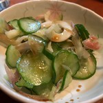 鳥よし - お通しの塩もみ