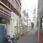 台湾小菜料理 台湾 - セブンイレブンの角を曲がると