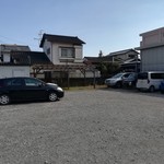 ベル･エポック - 道路挟んで向かい側の砂利駐車場