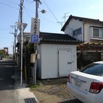ベル･エポック - 道路挟んで向かい側の砂利駐車場