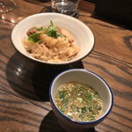 焼き鳥 とりら - 箸休め鳥牛蒡釜飯と鳥スープ