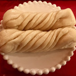 龍華餃子 - サービスの飲茶（花巻）。