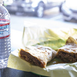 COLIMAN MEXICAN FOOD - ビーフブリトー税込み8.15ドル。私が初めてスペイン語で注文した（笑）水との比較で大きさが分かると良いのですが。。