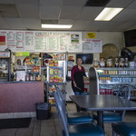 COLIMAN MEXICAN FOOD - 店内。
                                メニュー部を拡大した写真も載せてあります。