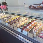 パティスリー マチルダ - かなりこじんまりした店内ですがケースの中は充実ｖ