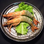 Honkaku Sumibiyakiniku Zeppin - エビ焼き　ボリューム満点の有頭エビ　(写真は1人前)