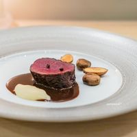 レストラン ラフィナージュ - 蝦夷鹿のロースト 　ポワブラードソース