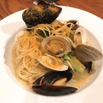 ビストロ 集 - 貝類のスパゲッティーニ カラスミパウダーをかけて