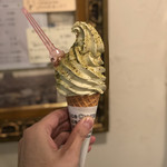 ジェラテリア アクオリーナ - ピスタチオのジェラートソフト（750円）税込