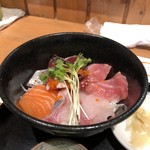 魚虎 - 海鮮丼