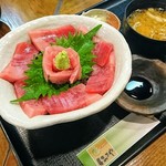 Idumiya - 中トロ鉄火丼