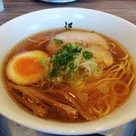 麺行使 伊駄天 - 伊駄天醤油らー麺 大盛り　880円