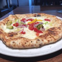 イゾラ スメラルダ - モッツァレラ、彩り野菜、パルミジャーノ