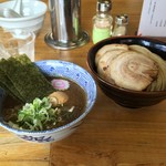 中華蕎麦 サンジ - 特製つけ蕎麦、中盛り！ 特製にするとチャーシュー3枚、味玉、海苔3枚とゴゥジャスに。 なるとがキュート♡ 丁寧な接客もイイね