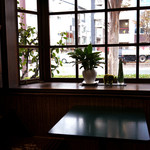 三愛 - レトロな雰囲気の静かな店内。