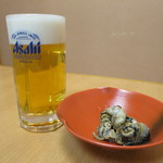 こいぶみ寿し - アサヒスーパードライ 500円＋お通し（煮ツブ）(2018年11月)