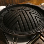 山小屋酒場 ケモノ - 鉄板はジンギスカン仕様