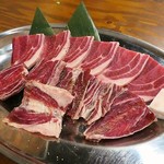 山小屋酒場 ケモノ - いのししのカルビ税抜1000円とエゾ鹿のカルビ税抜1000円