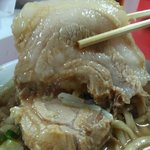 ラーメン二郎 - ブタさんリフト！