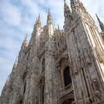 Terrazza Aperol - 地上から見上げるドゥオーモ