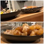 人情酒場 初雪 - カウンター上には「お総菜」などが並べられ「牛筋」が大きいこと。残念ながら苦手でいただけないのですけれど。(^^;)