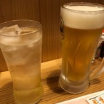人情酒場 初雪 - ビール（中：480円）、梅酒ソーダ割(400円）・・梅酒は薄いのでロックの方がよかったかも。