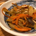 人情酒場 初雪 - きんぴらごぼう（330円）・・少し薄味ですけれど、単品で頂くには丁度いい。