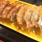 博多一口肉餃子 一ロ - 焼き餃子8個