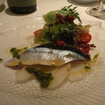 クッチーナ イタリアーナ ガッルーラ - 秋刀魚の軽いスモークと梨　自家製ドライトマトのインサラータ