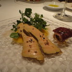 クッチーナ イタリアーナ ガッルーラ - 桜の木でスモークしたフレッシュフォワグラとマンゴー、山形県産“栃の花”の蜂蜜のサルサで