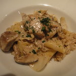 クッチーナ イタリアーナ ガッルーラ - 秋のキノコと百合根のクリーム手打ちの幅広いパスタ　パッパルデッレ