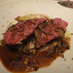 クッチーナ イタリアーナ ガッルーラ - 　シャラン産ヴュルゴー家の窒息鴨と無花果　白ポレンタとロヴィオラチーズ　トリュフのサルサ