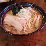 らーめん　円満 - 味噌ラーメン(奥は辛味噌)