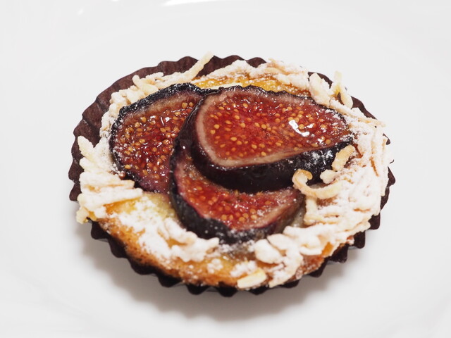 【はちみつ】マッターホーン、エーグル・ドゥース エーグルドゥース (@patisserie_aigredouce) • Instagram photos