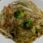 新京 - かたいやきそば　500円　/　揚げたてのかた焼きそば。麺が切れていたようで、時間かかるけどいい？と言われ、20分くらいかけて丁寧に作って頂きました。美味しかったです。