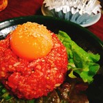 焼肉 静龍苑 - 炙りユッケ@1800円