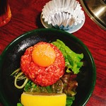 焼肉 静龍苑 - 炙りユッケ@1800円