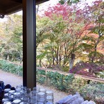 石舟Dining - カウンター席からの眺め(朝食時はセルフサービスの台)