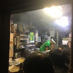 カブト - 田町から新宿へ。
      
      すぐに『カブト』発見！！！
      
      ここだけ満員で列出来てました。
      
      15分程で角席が空いた。
      
      
      