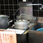 手造りうどん 楽々 - 秘密兵器の"圧力釜"