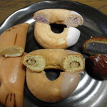 Toukyou Dou - 左から、矢代の若鮎160円、スマイルリング各150円、かりんとう饅頭90円