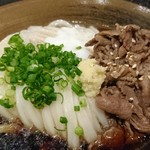 うどん屋 きすけ - 肉ぶっかけと温泉たまごのせ